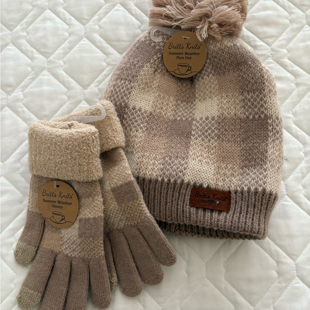 Women’s Beanie and Gloves